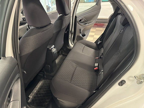 Toyota Yaris 11 of 12