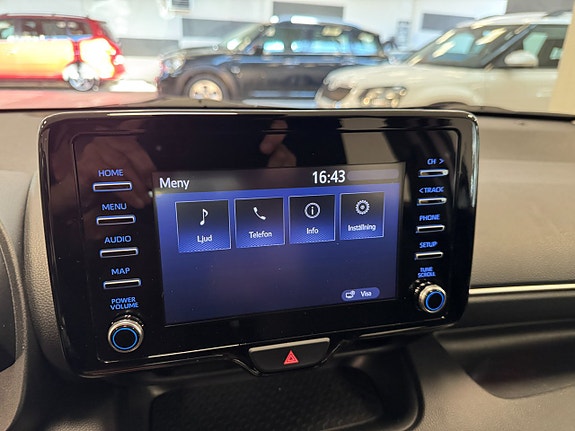Toyota Yaris 7 of 12