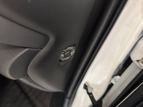 Toyota Yaris 12 of 12