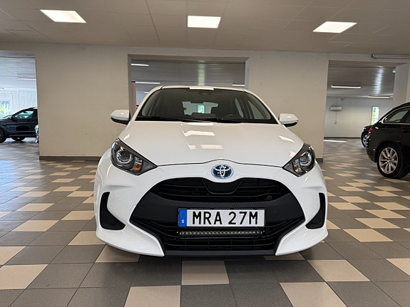 Toyota Yaris 2 of 12