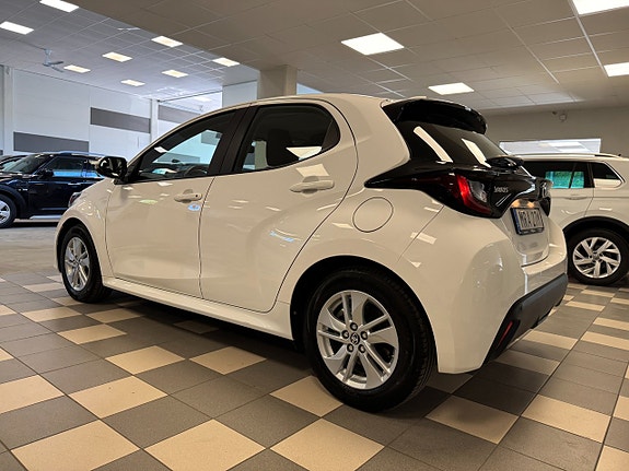 Toyota Yaris 3 of 12