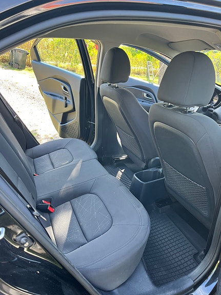 Kia Rio 8 of 19
