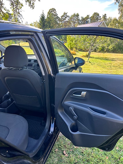 Kia Rio 9 of 19