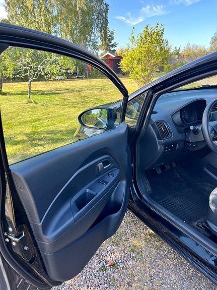 Kia Rio 12 of 19