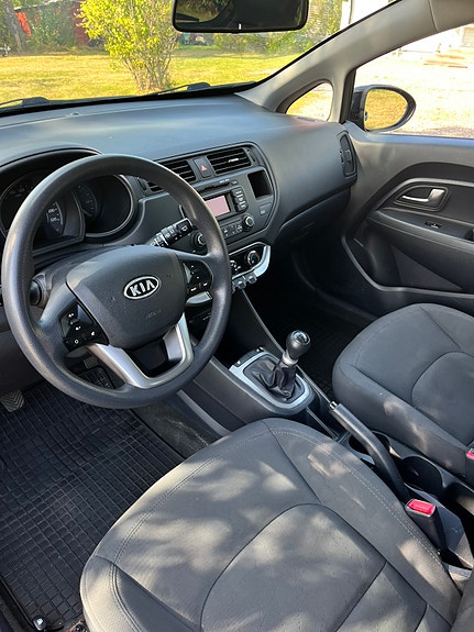 Kia Rio 10 of 19