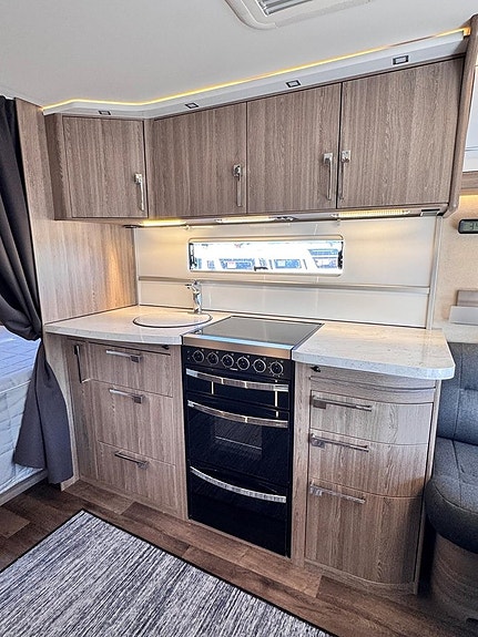 Kabe ROYAL 560 XL KS Dubbelbädd, Tält, Markis, Mover, Solpanel (Förmedling) 6 of 14