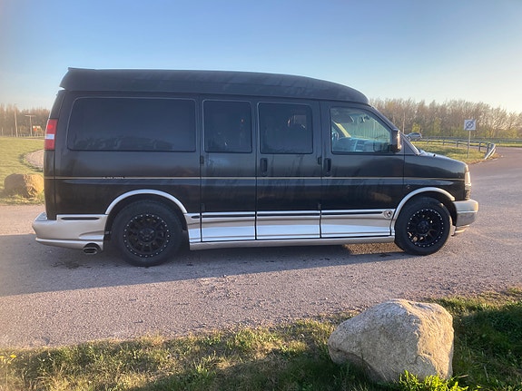 Chevrolet Express 2 of 12