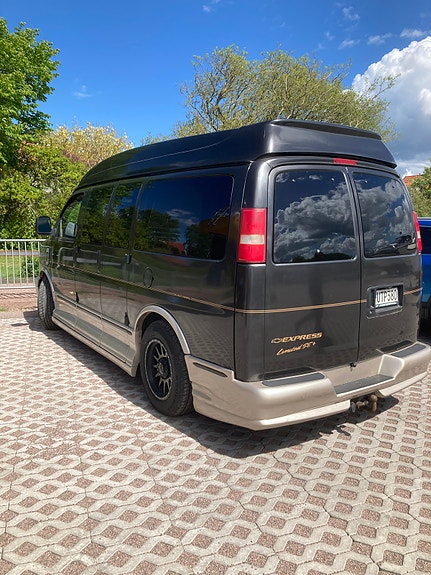 Chevrolet Express 3 of 12