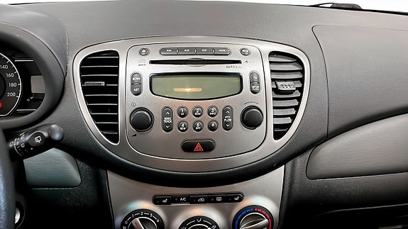 Hyundai i10 9 of 12