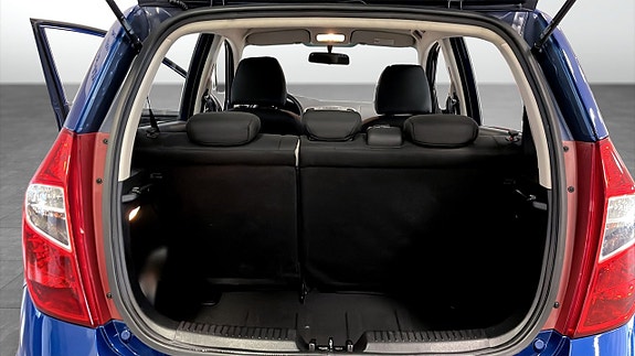 Hyundai i10 12 of 12