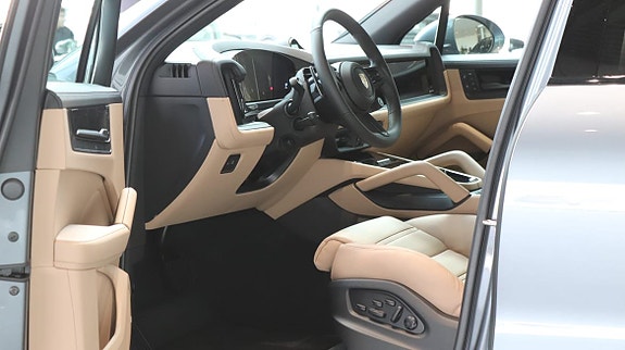 Porsche Cayenne 5 of 10