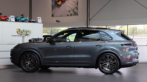 Porsche Cayenne 9 of 10