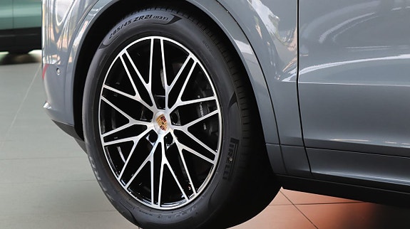 Porsche Cayenne 7 of 10