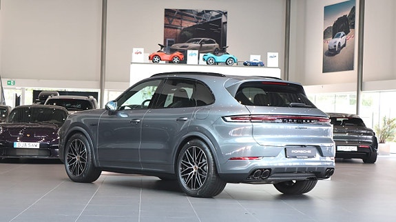 Porsche Cayenne 8 of 10
