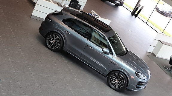 Porsche Cayenne 3 of 10
