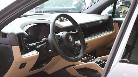 Porsche Cayenne 4 of 10