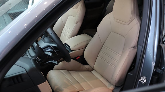 Porsche Cayenne 6 of 10