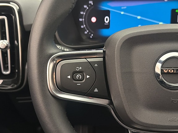 Volvo XC40 14 of 30