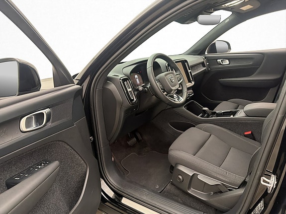 Volvo XC40 11 of 30