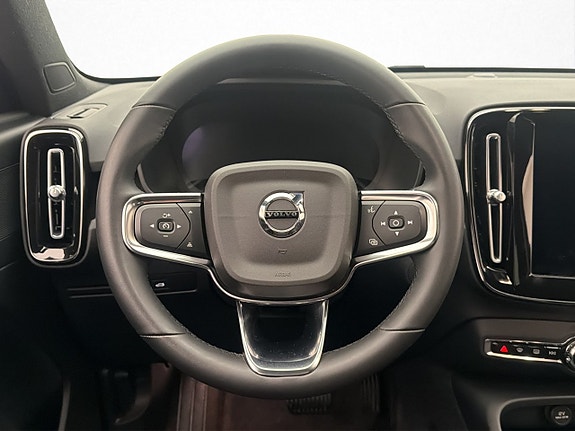 Volvo XC40 13 of 30