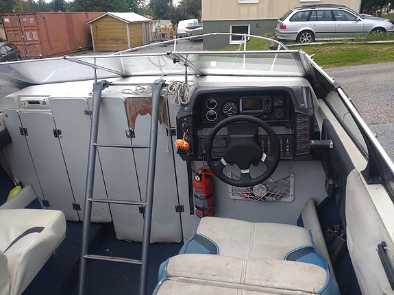 Bayliner 1952 4 of 7