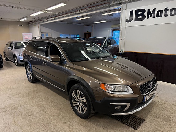 Volvo XC70 2 of 11