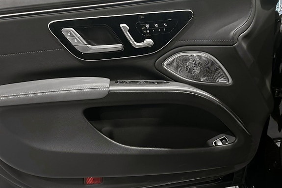 Mercedes-Benz EQS450 12 of 18