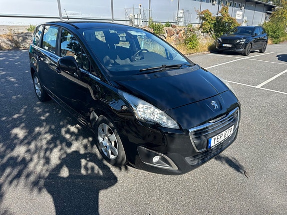 Peugeot 5008 3 of 9
