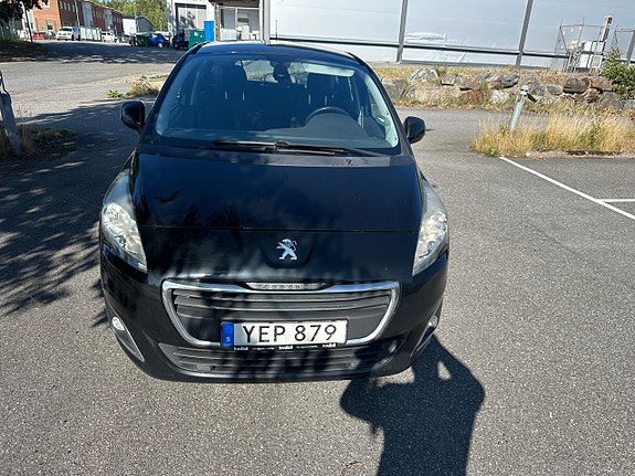 Peugeot 5008 2 of 9