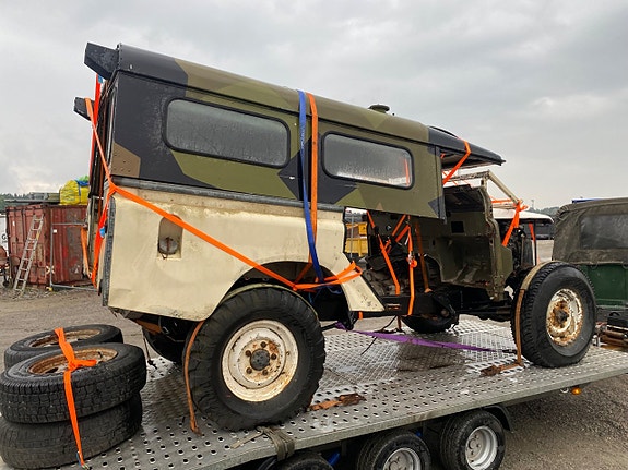 Land Rover Defender 110 7 of 11