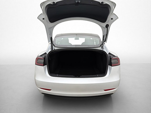 Tesla Model 3 27 of 30