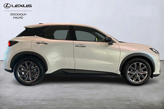 Lexus LBX 16 of 20