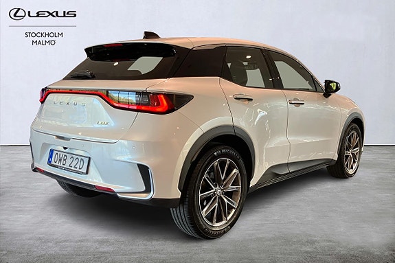Lexus LBX 17 of 20