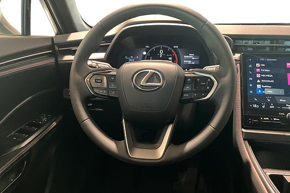 Lexus LBX 9 of 20