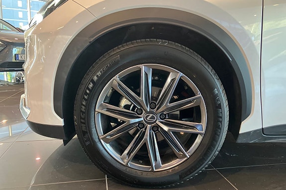 Lexus LBX 15 of 20