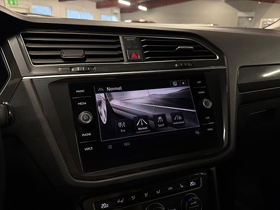 Volkswagen Tiguan 16 of 24