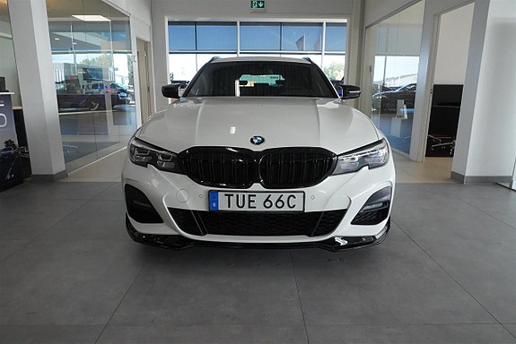 BMW 330e 3 of 11