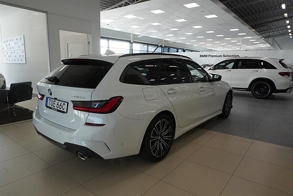 BMW 330e 5 of 11