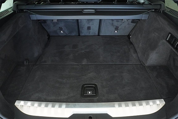 BMW 330e 11 of 11
