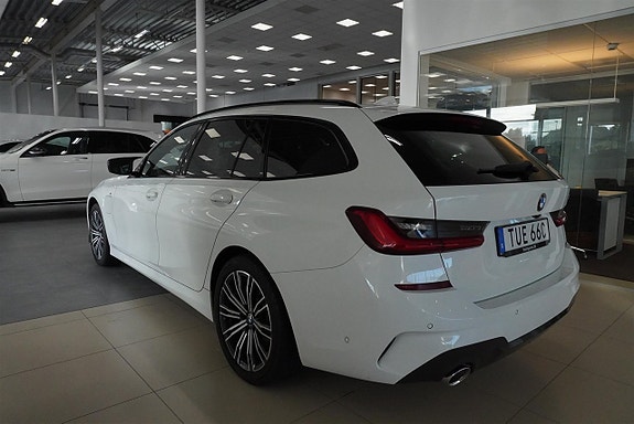 BMW 330e 7 of 11