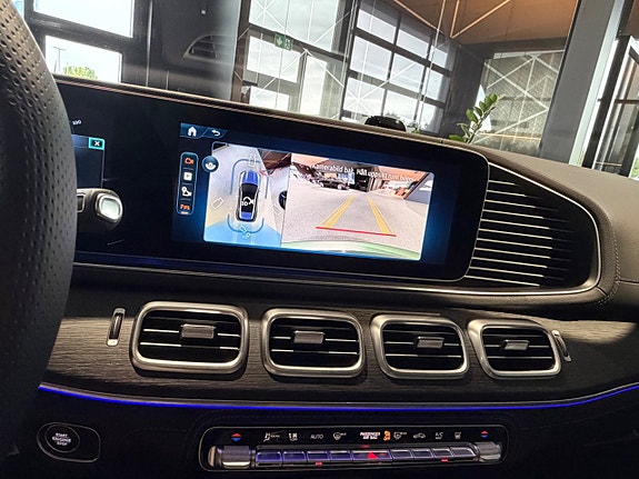 Mercedes-Benz GLE53 11 of 18