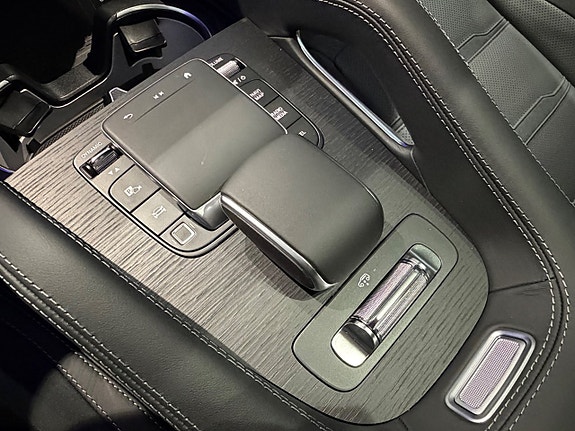 Mercedes-Benz GLE53 13 of 18