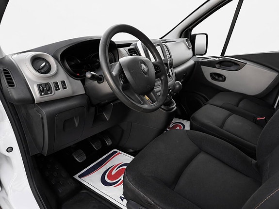 Renault Trafic 10 of 22