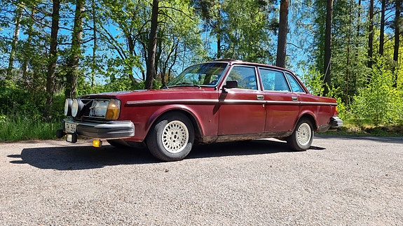 Volvo 244 2 of 12