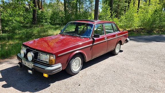 Volvo 244 3 of 12