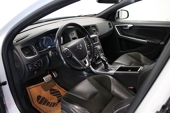 Volvo S60 8 of 15