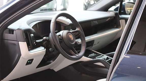 Porsche Cayenne 7 of 11