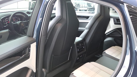 Porsche Cayenne 10 of 11