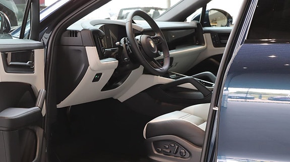 Porsche Cayenne 8 of 11