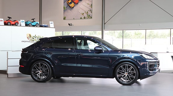 Porsche Cayenne 3 of 11